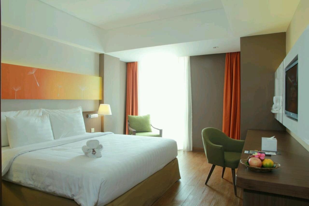 Soll Marina Hotel Serpong Exterior photo
